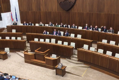 Na podnet Roberta Fica preložili všetky poslanecké návrhy na ďalšie zasadnutie