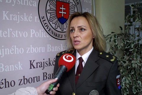 Policajti zastavili šoféra bez vodičského preukazu. Tvrdí, že je závislý na šoférovaní