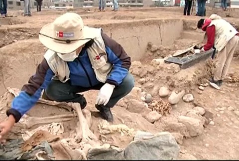 Archeológovia objavili hrobku s pozostatkami 16 čínskych migrantov1584