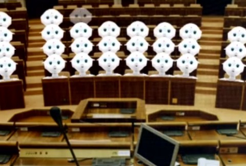 Roboti by mohli vystriedať politikov. Prieskum tvrdí, že tretina obyvateľov by ich hneď vymenila