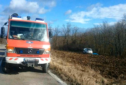 Vodička vypadla z auta, pomôcť nedokázali ani leteckí záchranári 
