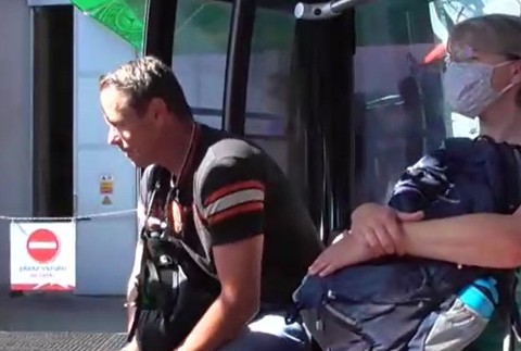 Teplé počasie vylákalo do Tatier stovky turistov.