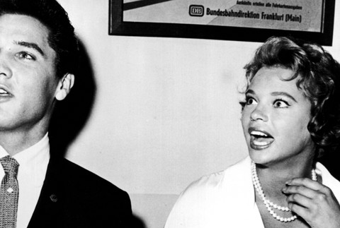 Presley vysmiaty žena