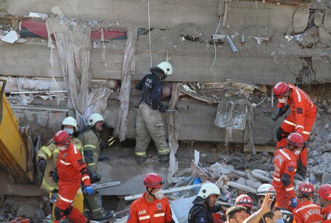 Ničivé zemetrasenie v Turecku a Grécku 