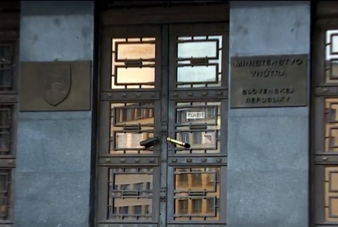 Transparentné policajné zásahy. Na uniformách by mali pribudnúť kamery