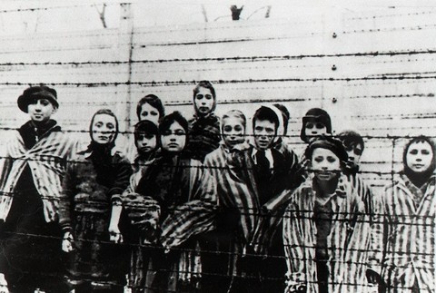 Deti oslobodené v tábore Auschwitz