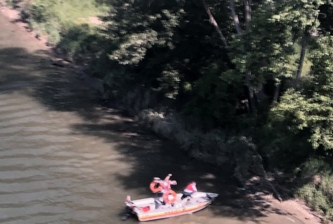 Mária († 13), ktorého strhol prúd Váhu, našli mŕtveho.