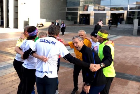 Otec Gombita je už v Bruseli. Denne zabehol 200 kilometrov