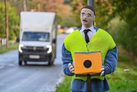 Štrikovaný policajt