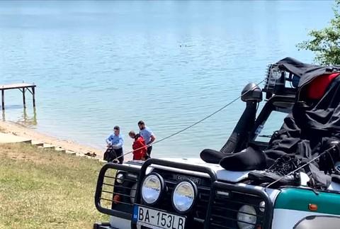 [multi] Zásah na Slnečných jazerách: Potápači hľadajú telo muža 1354