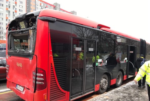 V Bratislave sa zrazili dva autobusy