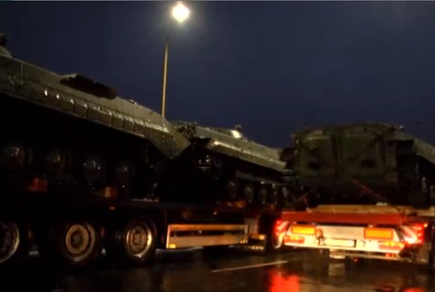 Cez Slovensko prechádza záhadný vojenský konvoj. Nemal totiž žiadne označenie