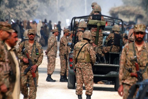 Pakistan - Taliban zajal 500 študentov, 84 mŕtvych 2