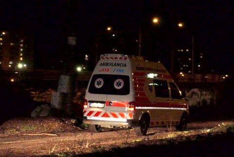 Muž vstúpil pred rozbehnutý vlak. Podľa polície je obeťou cestný pirát