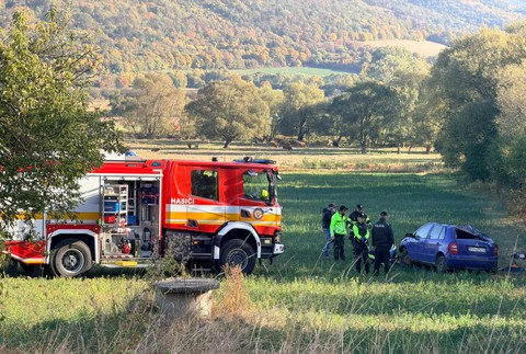 Prevrátené auto v poli 2