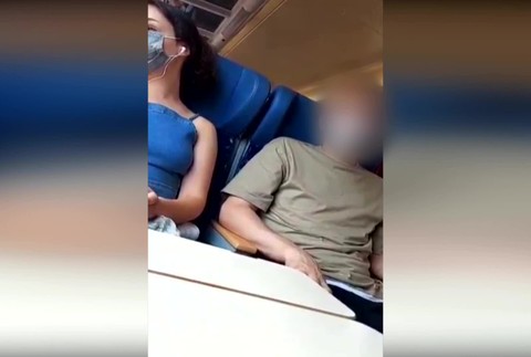 [multi] Muž masturboval pred dievčaťom vo vlaku. 3120