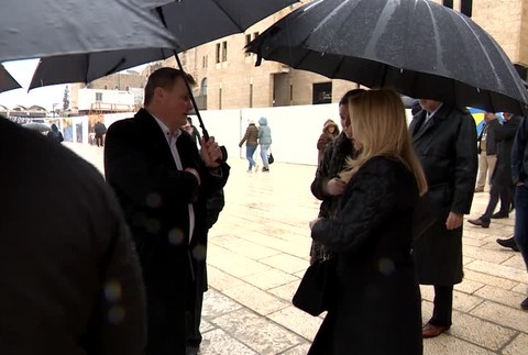 Lejak, krúpy a víchor. Prezidentka sa v Jeruzaleme musela vysporiadať aj s nástrahami počasia