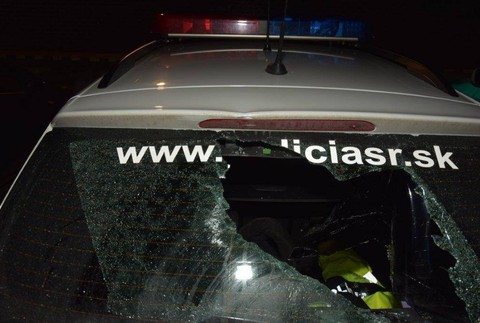 policajné auto, osada