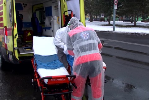 [multi] Komplikovaná nehoda sanitky 11333