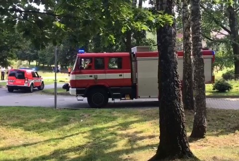 Vážna nehoda v Česku. Auto zrazilo kočík, jedno dieťa zomrelo, druhé je vo vážnom stave