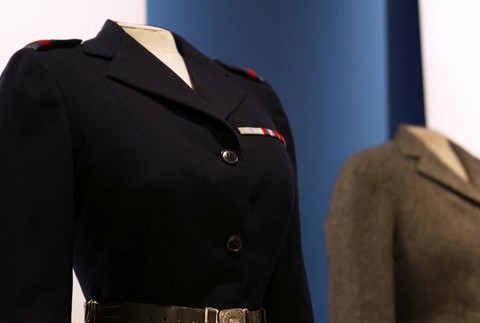 Výstava šiat kráľovnej Alžbety II. v Londýne