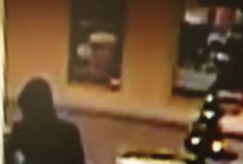 Maskovaný muž prepadol čerpaciu stanicu. Polícia pátra po zlodejovi