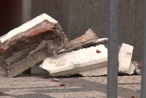 na muža spadla rimsa