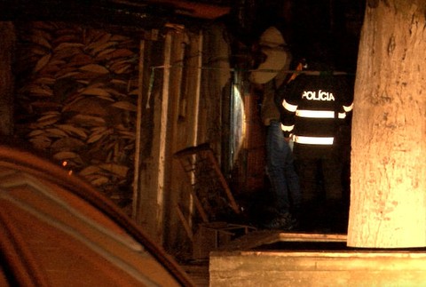 Muž uhorel vo vlastnom bývaní. Jeho telo našli až po uhasení požiaru