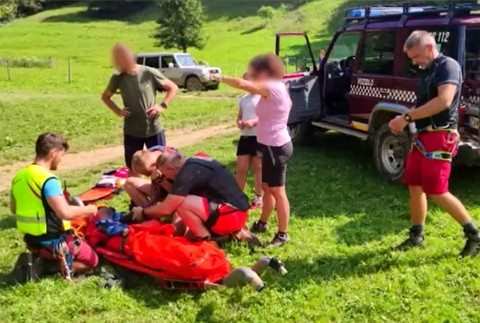 Horskí záchranári zasahovali v Malej Fatre. Iba 9-ročné dievča spadlo v úzkej rokline