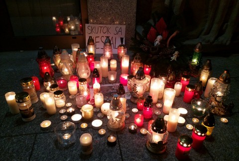 Zapálenie sviečok pre Lučanského