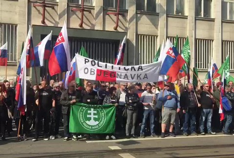 [multi] Protest sympatizantov ĽSNS pred GP 1461