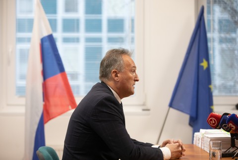 Podpisy odovzdal už aj Juraj Zábojník. Mieri s nimi až na prezidentské kreslo 