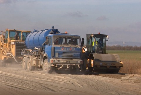 Vodičov čakajú nové diaľnice a rýchlostné cesty. Minister Érsek ale hlási vážny problém