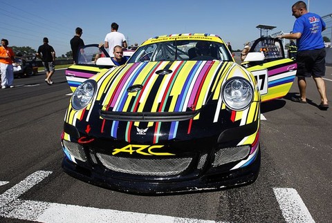 Konopka Porsche farebne pred štartom