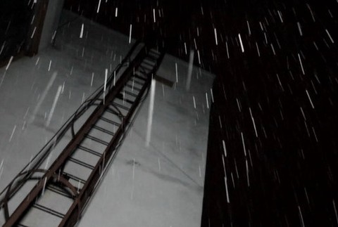 Dvojica mladíkov uviazla v niekoľko metrovej výške. Za ich dobrodružstvo dostali trest