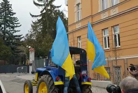 [multi] Mier na Ukrajine: Vyhostenie diplomatov 77