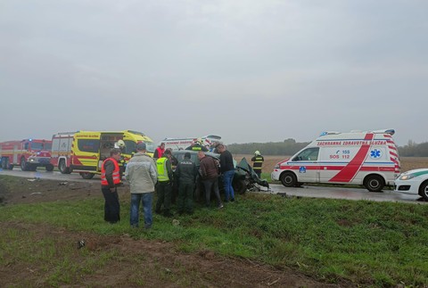 Zrážka auto autobus