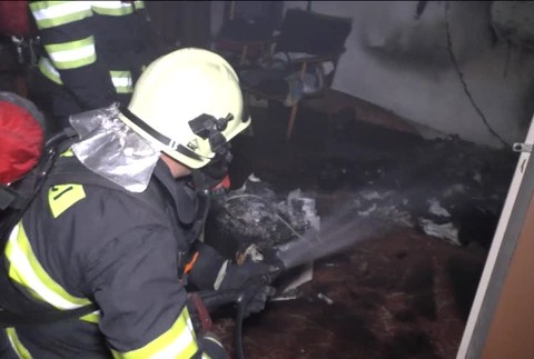 Požiar v nemocnici. Zatiaľ, čo pacienti pokojne spali, zo spodnej časti budovy sa valil hustý dym