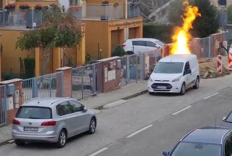 [multi] Poplach v bratislavskej mestskej časti. 2402