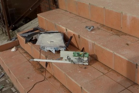 Bankomaty nechali explodovať. Dvaja muži úradovali aj v iných štátoch