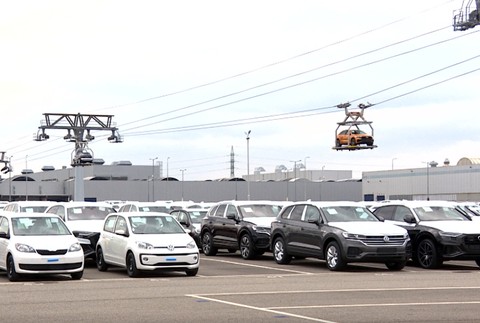 Volkswagen sa chystá investovať 60 miliárd do elektromobility. Otázne je, či sa to dotkne aj Slovenska