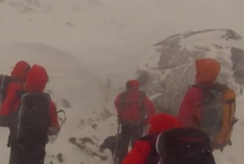 Horskí záchranári zasahovali vo viacerých strediskách. Zachraňovať museli desiatky turistov