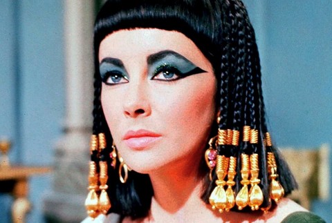 Herečka Elizabeth Taylor ako Kleopatra