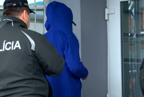 Mladík po hádke matku dobodal. Sudca ho ale do väzenia neposlal