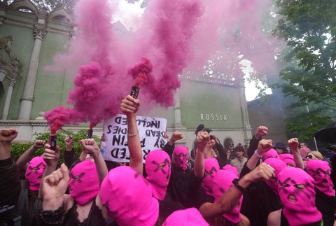 protest pred ruskym pavilonom