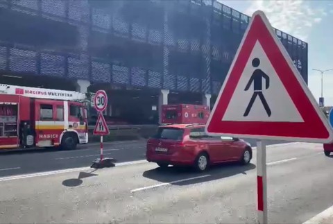 [multi] požiar ikea. 3498