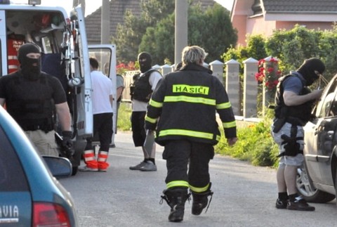 Drogový díler zrazil kukláča, sanitka