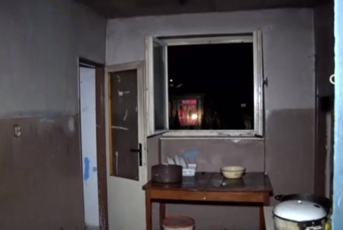 Domom sa šíril hustý a štipľavý dym. Ničivý požiar pripravil rodinu so šiestimi deťmi o strechu nad hlavou