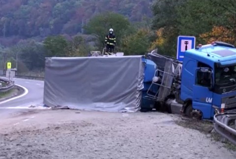 Kamionista po nehode nafúkal takmer tri promile.