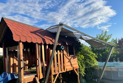 V Chorvátskom Grobe do jedného z domov vietor odfúkol markízu k susedovi